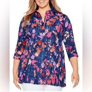 New! Nic + Zoe Glowing Blossom button front crinkle tunic length top.